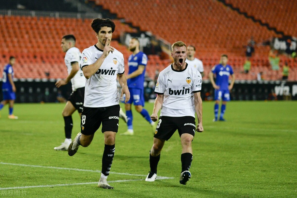 今夜NBA总决赛传出新动向;皇家社会单刀错失;管理层表态:赛场秩序良好;训练强度明显提升的简单介绍 今夜NBA总决赛传出新动向;皇家社会单刀错失;管理层表态:赛场秩序良好;训练强度明显提升的简单介绍