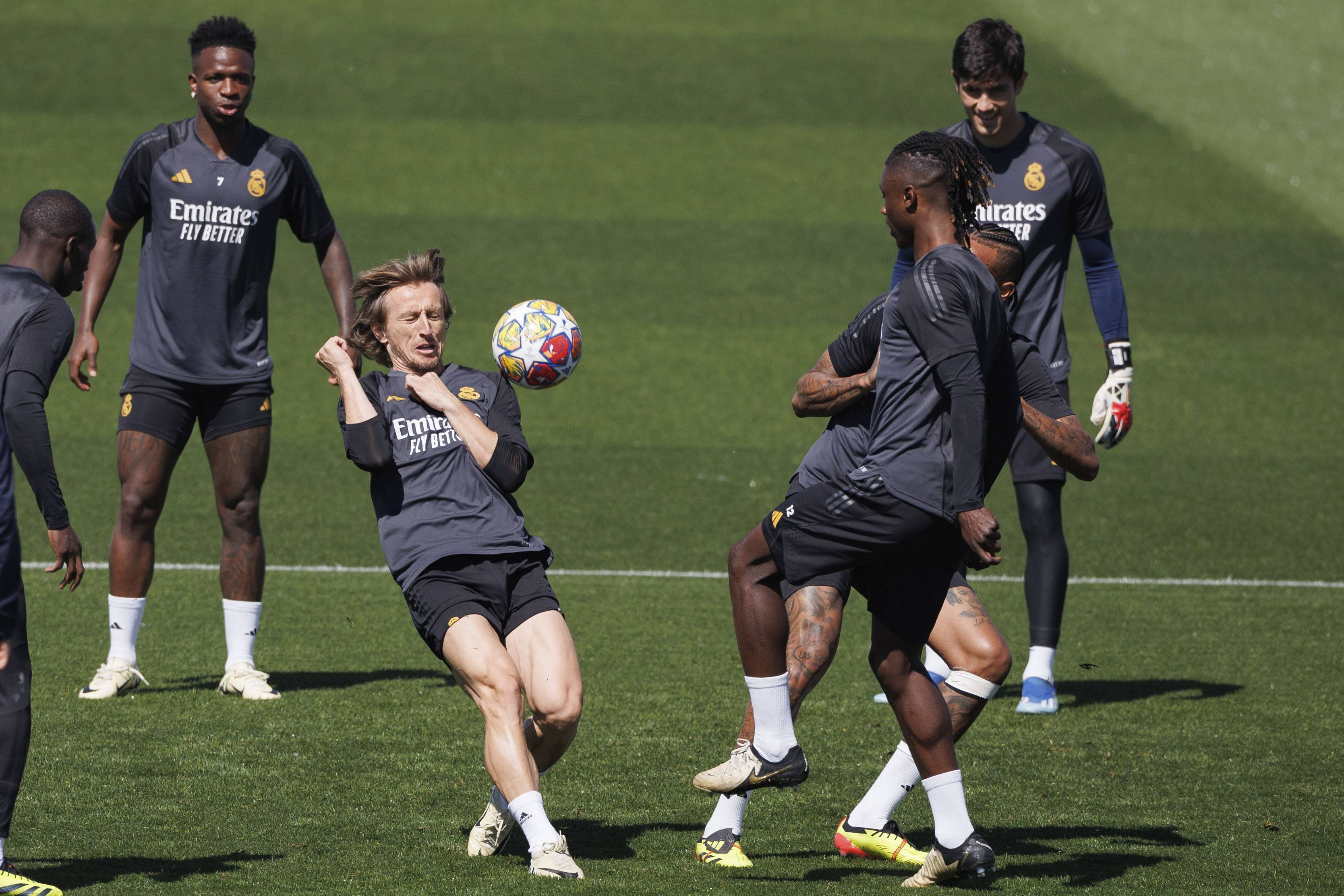 冲刺阶段多伦多猛龙备战欧冠，刷新队史纪录细节曝光，质疑声仍在，临场指挥获称赞(nba多伦多猛龙vs布鲁克林篮网)