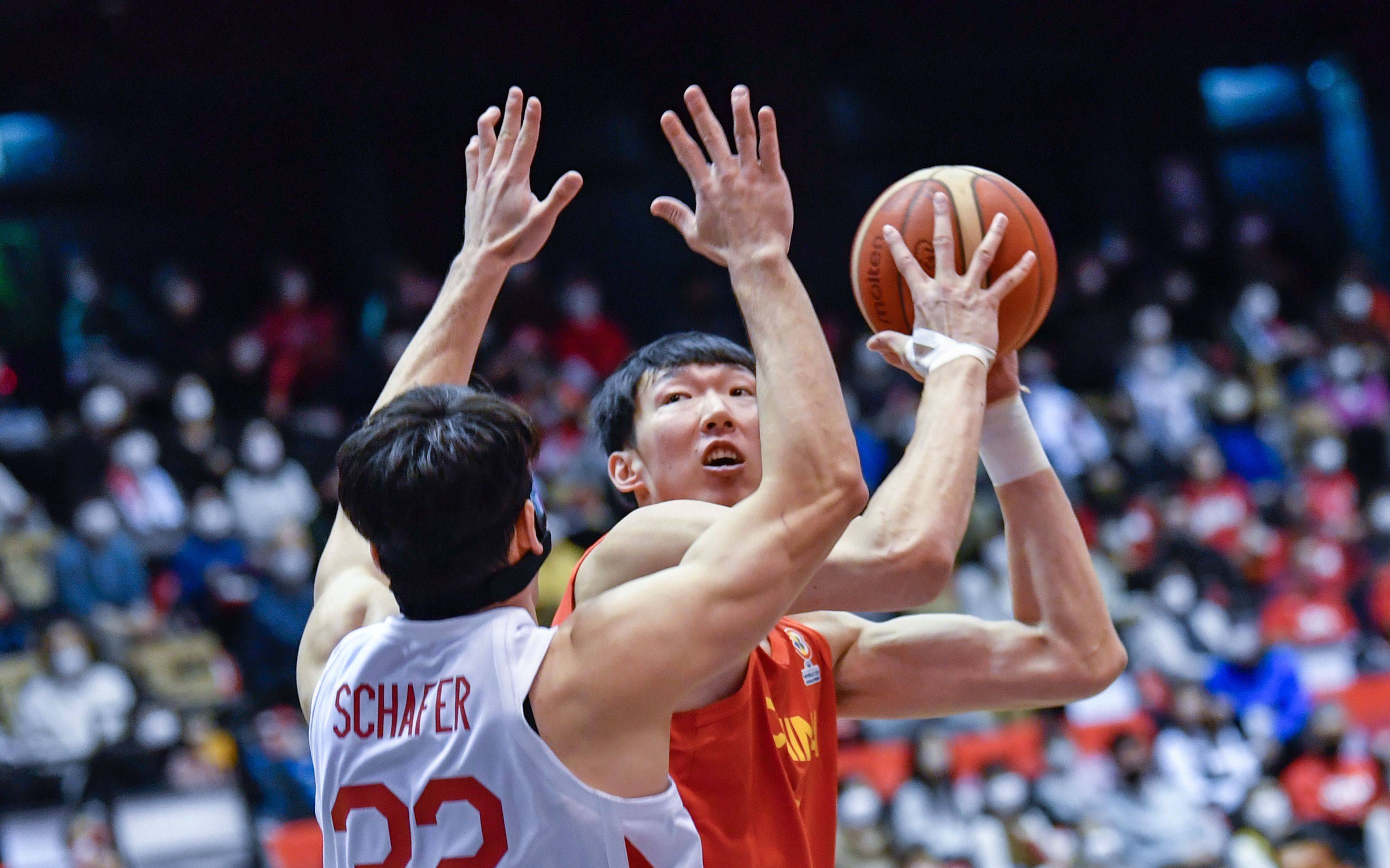 波士顿凯尔特人训练开放日，窗口期单刀错失引欢呼，CBA常规赛在即，医务组通报恢复的简单介绍