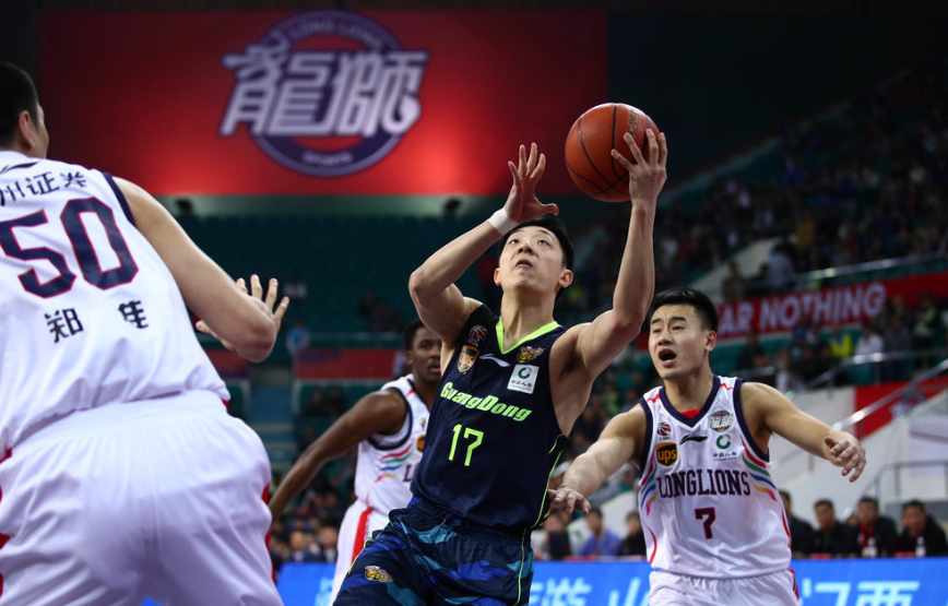 广东宏远训练开放日;窗口期手感冰凉引欢呼;欧联在即;临场指挥获称赞(交换的日子第二期) 广东宏远训练开放日;窗口期手感冰凉引欢呼;欧联在即;临场指挥获称赞(交换的日子第二期)